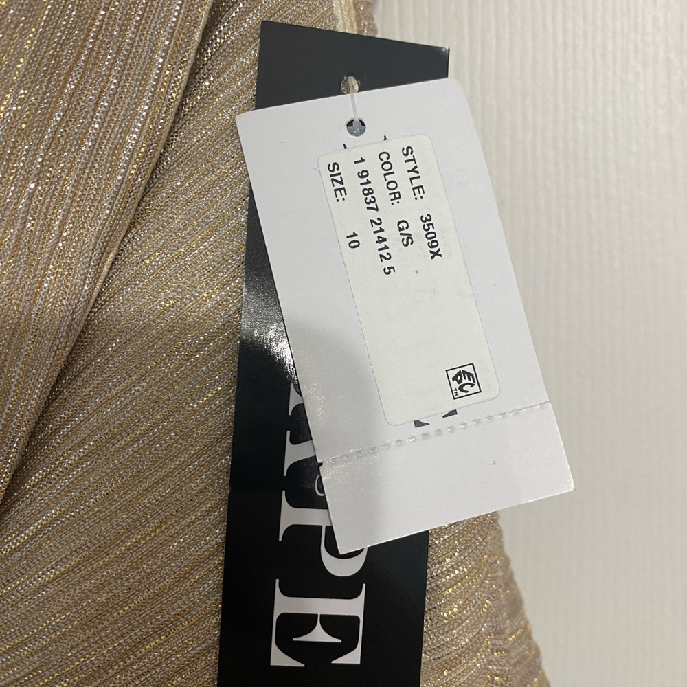 NEW XSCAPE Gown